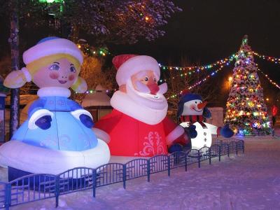    Inflatable Christmas Shapes  